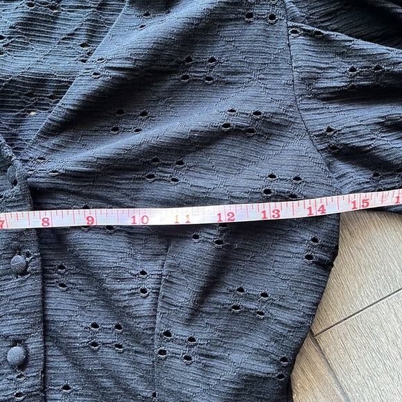 H&M | Black Eyelet Bubble Sleeve Top - Picture 5 of 5